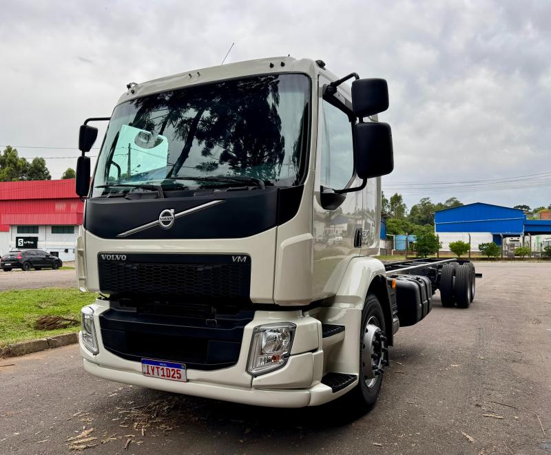 VOLVO/VM 270 TRUCK ANO 2019 LEITO AUTOMATICO 