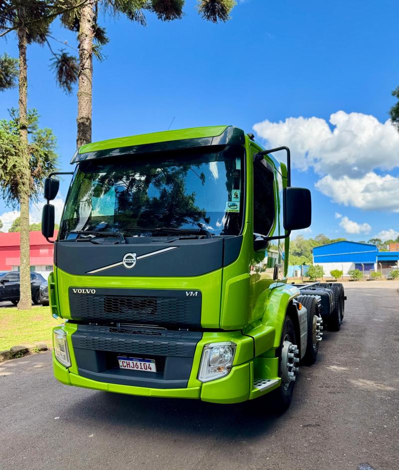 VOLVO/VM 330 8X2R ANO 2022 COMPLETO CHASSI