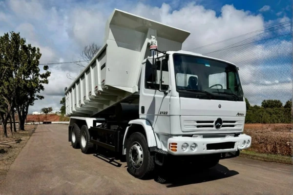 Mercedes-Benz Atron 2729 Ano 2013 6x4 no chassi
