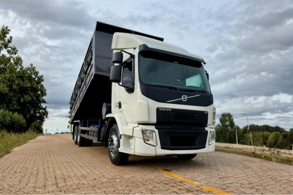 Volvo VM 270 Ano 2020 automático com caçamba agrícola nova