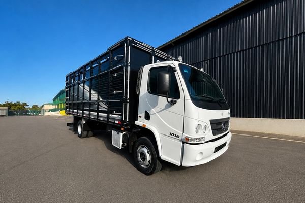 Mercedes-Benz Accelo 1016 ano 2013 caminhão seminovo à venda