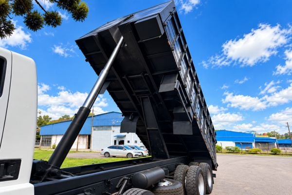 Ford Cargo 2428E Bitruck 2006 com caçamba agrícola 2023