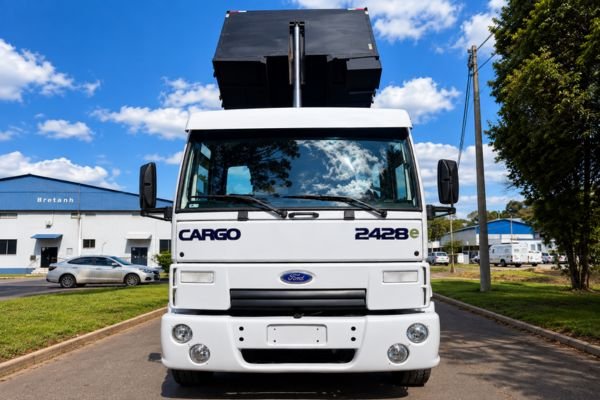 Ford Cargo 2428E Bitruck 2006 com caçamba agrícola 2023