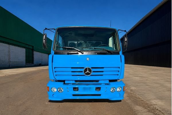 Mercedes Benz 1420 ano 2004 equipado com boiadeira seminova-2