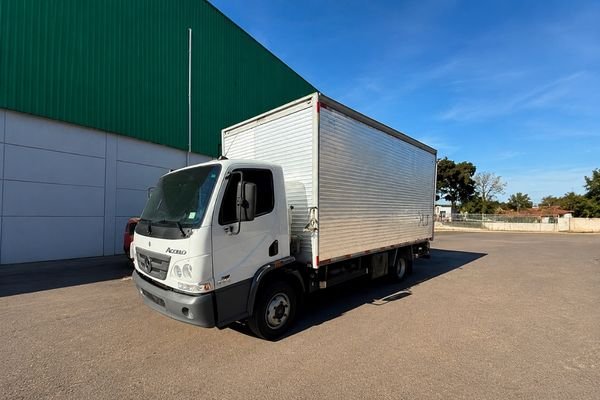 Mercedes-Benz Accelo 815 ano 2022 caminhão seminovo à venda