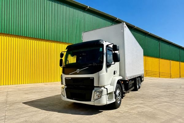 Volvo VM 330 ano 2020 caminhão seminovo à venda