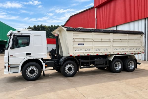 Mercedes-Benz Atego 2430 2014 com caçamba agrícola