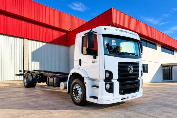 Volkswagen 17.230 Toco 2020 vista dianteira lateral